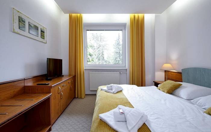Apartmán s manželskou postelí, obývacím pokojem a terasou