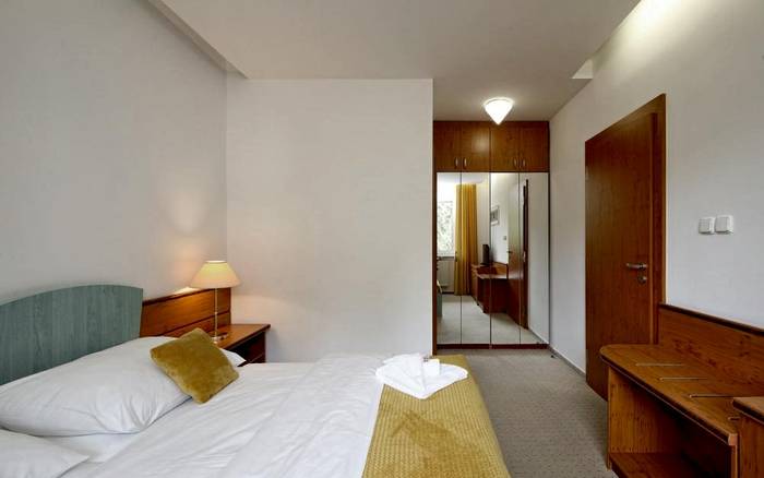 Apartmán s manželskou postelí, obývacím pokojem a terasou