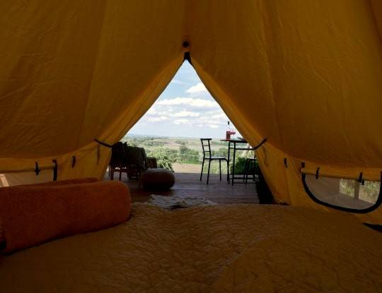 Glamping na kopečku u vinohradu