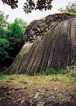 Kamenný vodopád a kamenné moře Šomoška