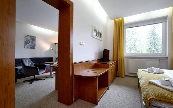 Apartmán s manželskou postelí, obývacím pokojem a terasou