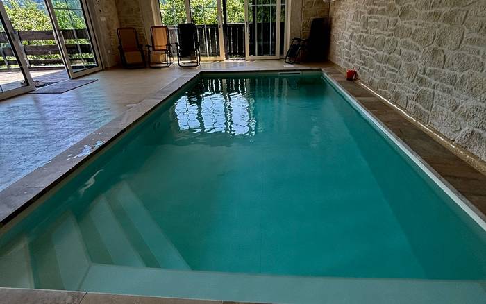 Krytý vyhrievaný bazén