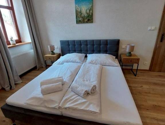Veľká dvojlôžková izba s manželskou posteľou