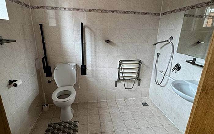 Dvoulůžkový pokoj s oddělenými postelemi – bezbariérový 14
