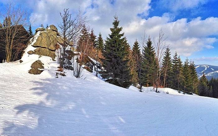 Ski areál Horní Mísečky je v nejvýše položené obci Krkonoš. Přijeďte a nebudete litovat.