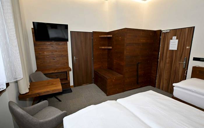 Třílůžkový pokoj Deluxe s manželskou postelí