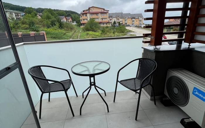 sieťka na dverách balkon a klimatizácia