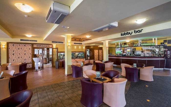 Lobby bar v HVT