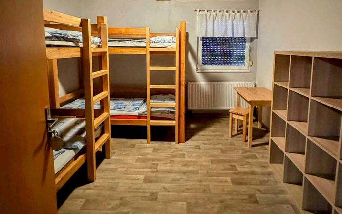 Čtyřlůžkový pokoj se společnou koupelnou
