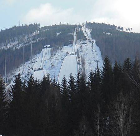 Harrachov stále táhne. Přijeďte i vy do Ski areálu Harrachov – Čertova hora