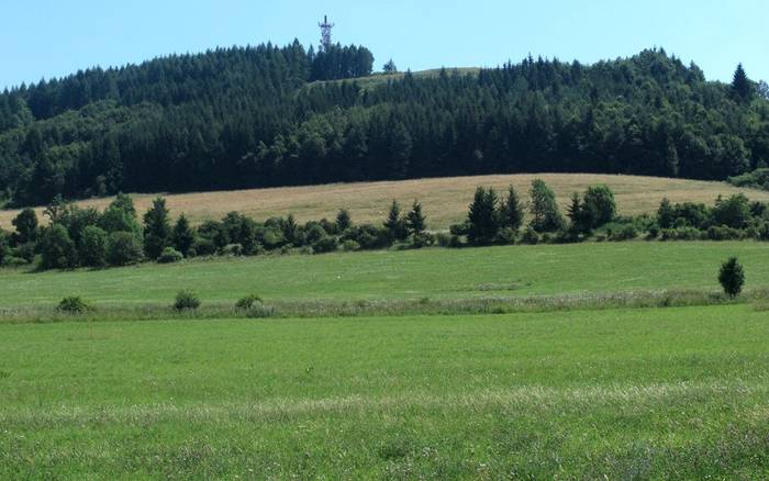 Na Straník za výhľadmi a paraglidistami