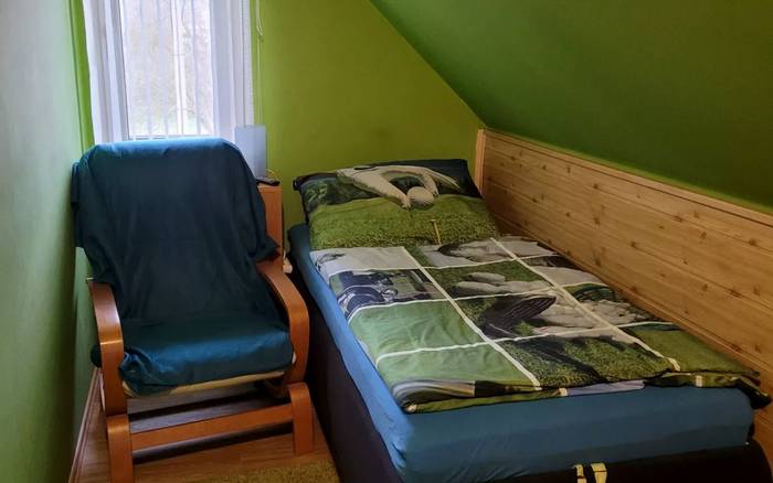 Jednolůžkový pokoj s vlastní koupelnou a přímým vchodem na terasu