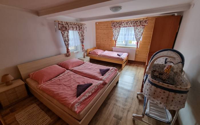 3-lôžková spálňa s manželskou posteľou
