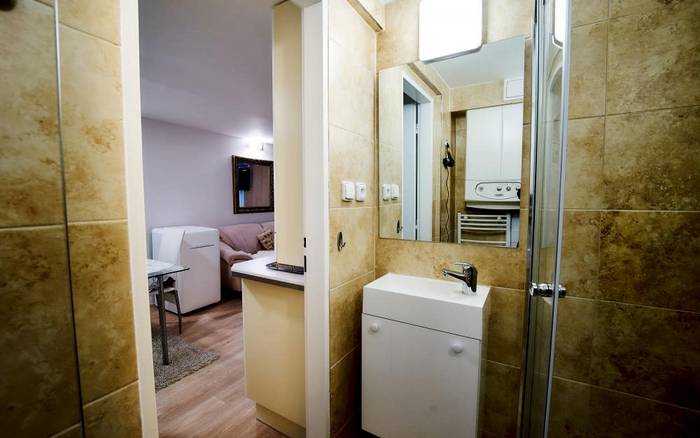 Nice, dvoulůžkový samostatný domeček s terasou