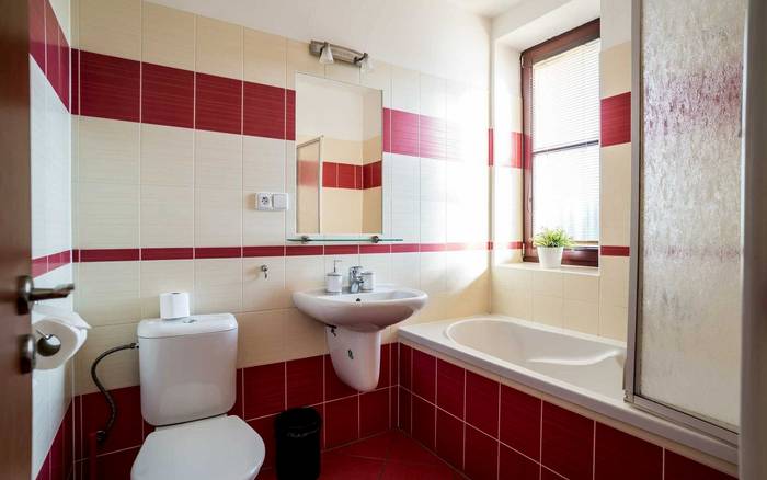 Dvoulůžkový pokoj s manželskou postelí a přistýlkou