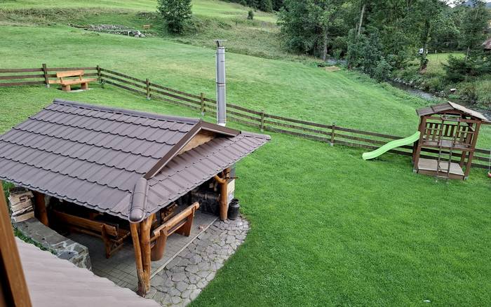 Vonkajší altánok s ihriskom pre deti