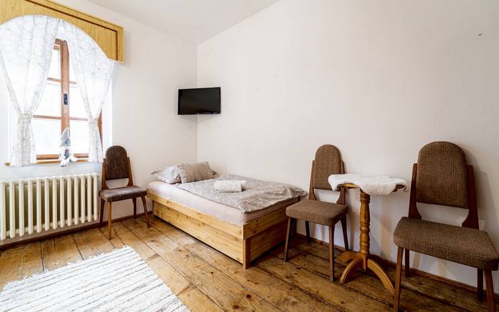 Trojlôžková izba s manželskou posteľou s možnosťou prístelky