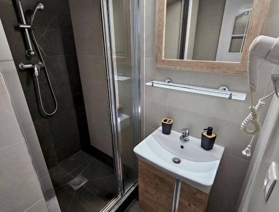 Filip Wellness Apartman, beltéri medence