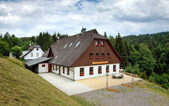 Pohled od parkoviště