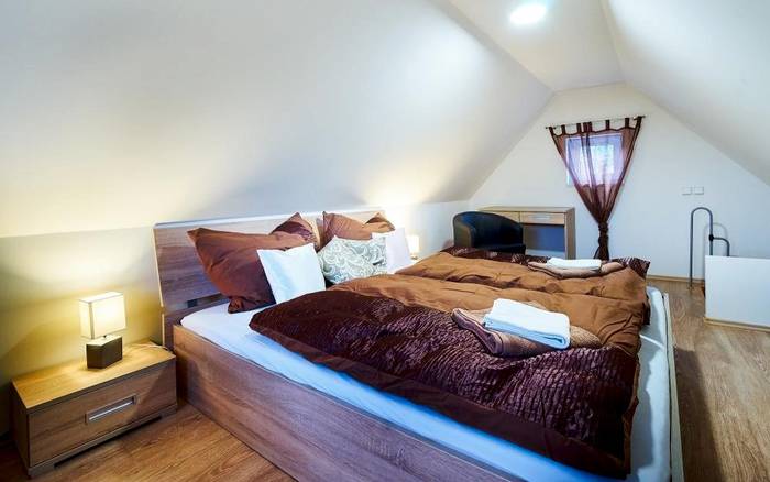 Nice, dvoulůžkový samostatný domeček s terasou