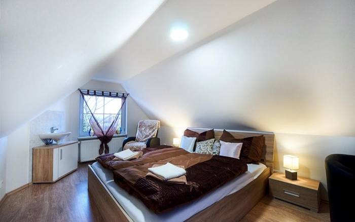 Nice, dvoulůžkový samostatný domeček s terasou