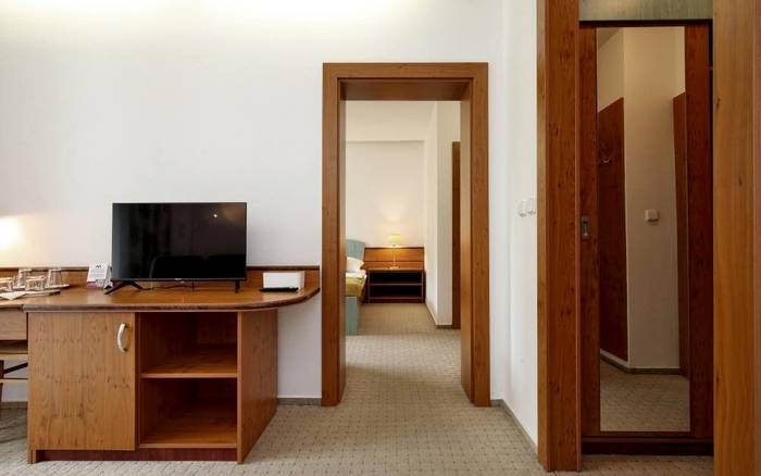 Apartmán s manželskou postelí, obývacím pokojem a terasou
