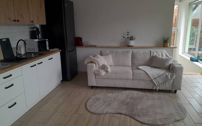 Obývací priestor s kuchynským kútom