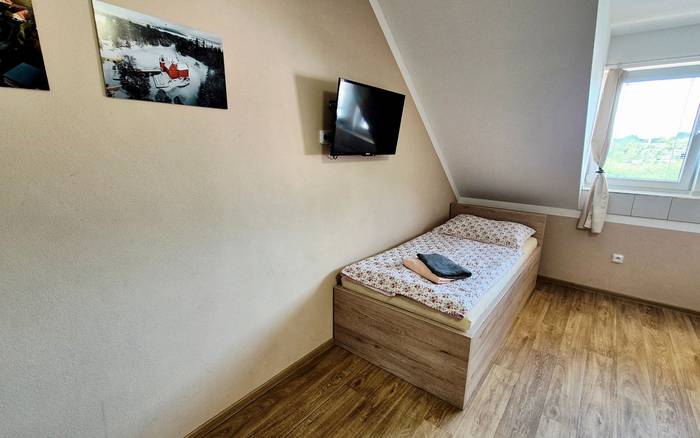 8. Pokoj pro dvě až tři osoby, první patro