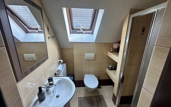 Kúpeľňa s WC na poschodí