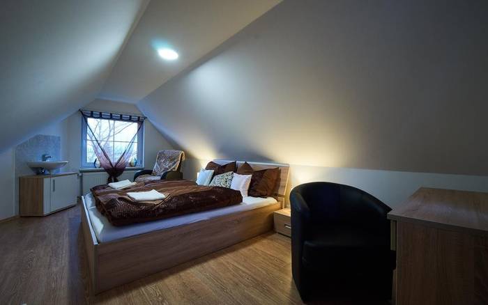 Nice, dvoulůžkový samostatný domeček s terasou