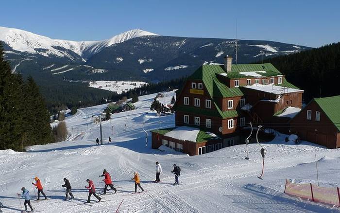 Zalyžujte si na nejširší sjezdovce s umělým osvětlením ve Ski areálu Pec pod Sněžkou