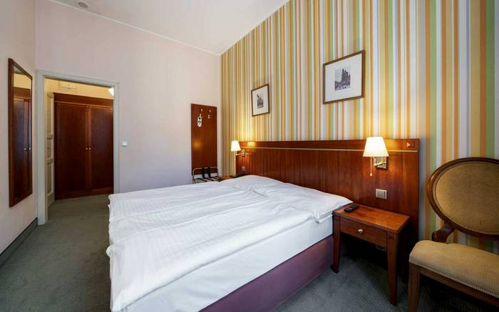 Dvoulůžkový pokoj s manželskou postelí