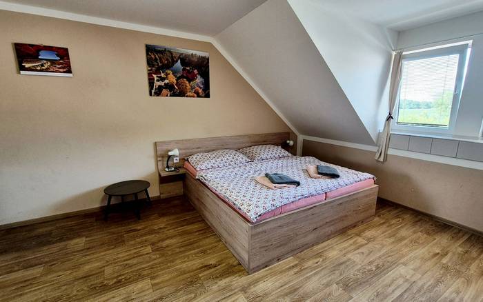 9. Pokoj pro dvě až tři osoby, první patro