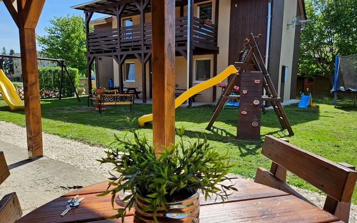 Okolie Henrieta a Henrieta 2