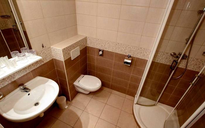 Apartmán 4+2 se dvěma ložnicemi v budově restaurace