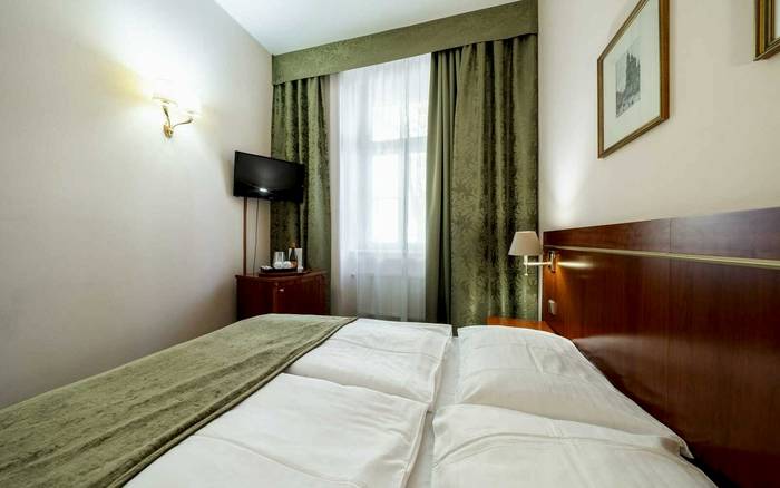 Dvoulůžkový pokoj s manželskou postelí