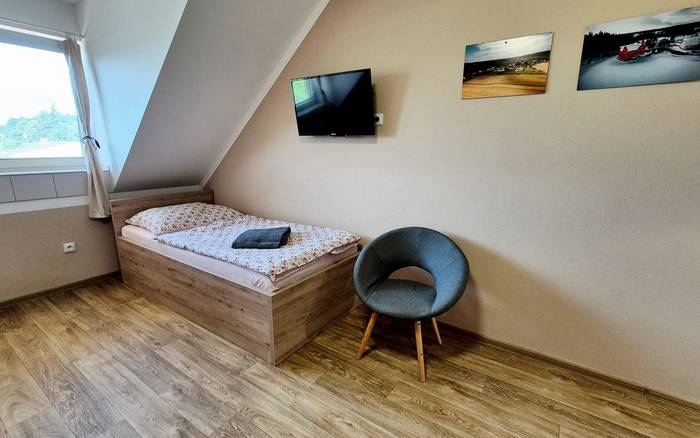 9. Pokoj pro dvě až tři osoby, první patro