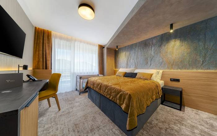 Business apartmán s balkónom, prístelkou a s výhľadom do areálu