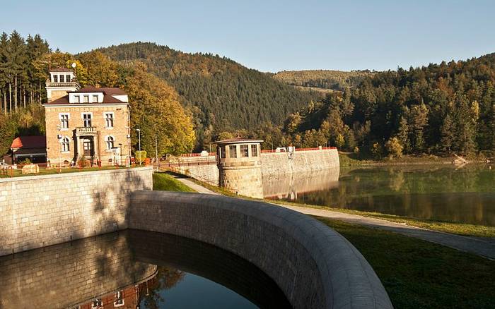 Klidné koupání a krásnou přírodu v sobě spojuje přehrada Bystřička. Přesvědčte se sami!