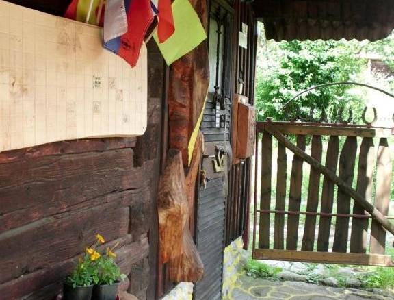 Романтична дерев'яниця Іренеус