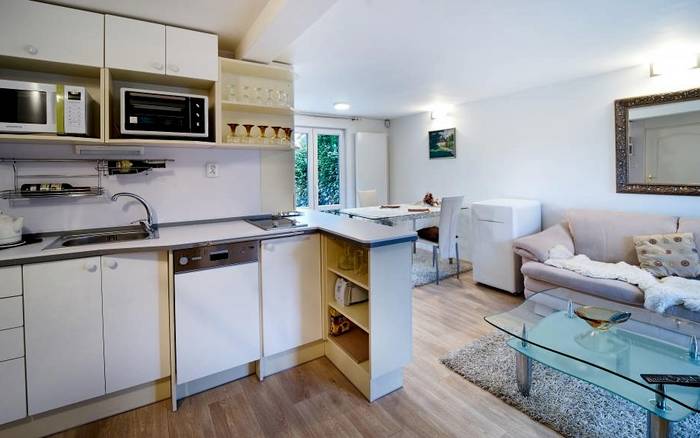 Nice, dvoulůžkový samostatný domeček s terasou