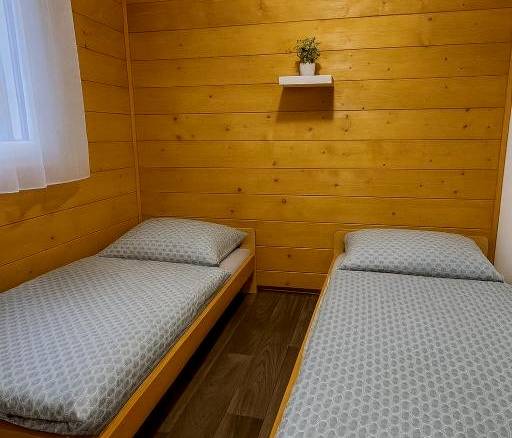 Šestilůžková chata