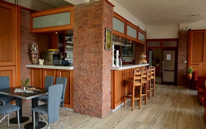 Hotel Priehrada - kaviareň