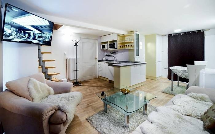 Nice, dvoulůžkový samostatný domeček s terasou