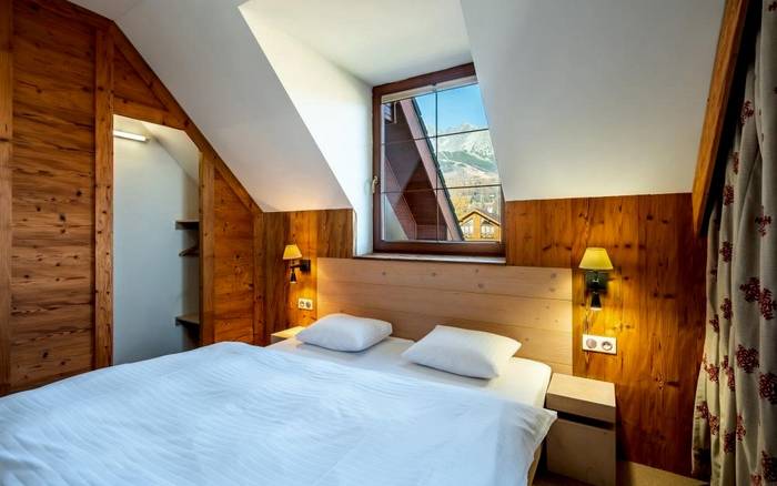 Apartmán s 1 spálňou v hlavnej budove hotela - čiastočný Výhľad na Tatry