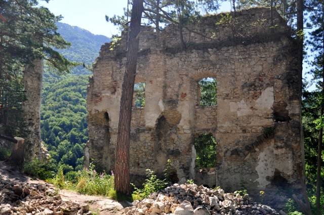 Blatnický hrad nad Gaderskou dolinou