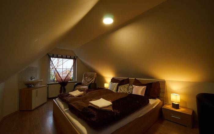 Nice, dvoulůžkový samostatný domeček s terasou