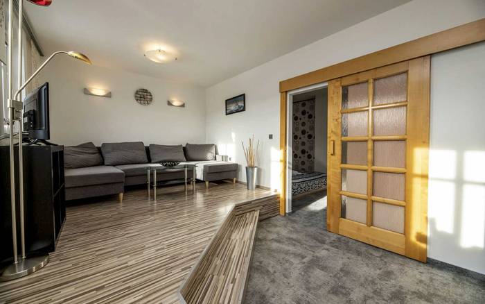Apartmán s obývacím pokojem a ložnicí