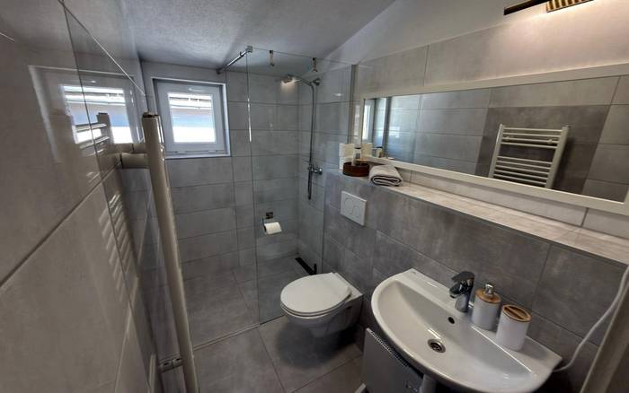 sprcha v apartmáne