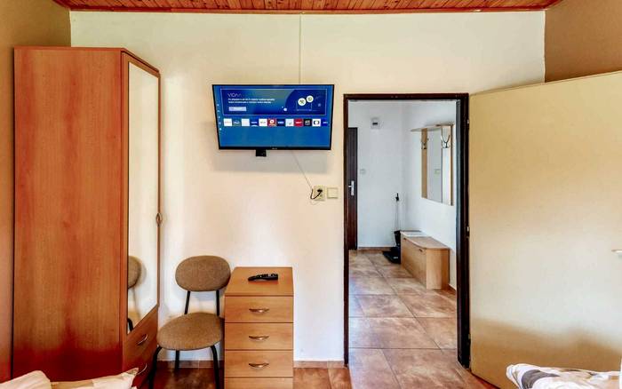 Apartmán 4+2 se dvěma ložnicemi v budově restaurace